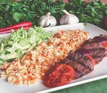 Медальоны из говядины с рисом