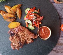 Стейк из cвинoй шеи