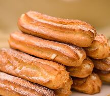 Эклер с заварным кремом