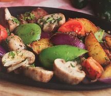 Говядина с грибами и овощами