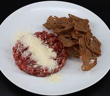 Тартар с трюфелем и пармезаном