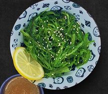 Салат из чуки и водорослей вакаме