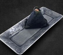 Онигири с тунцом