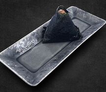 Онигири с лососем