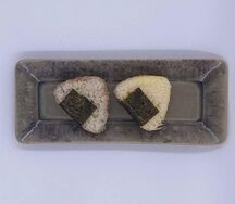 Набор мини-онигири с крабом и тунцом