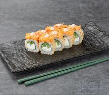 Филадельфия в кунжуте со спайси-крабом