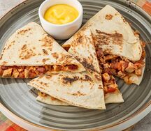 Кесадилья с фасолью и курицей