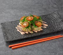 Ролл темпура с мидиями и чукой