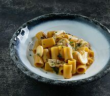 Ригатони с грибами и сыром таледжио