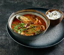 Суп Том Ям с креветками и мидиями