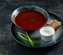 Борщ с томленой говядиной и черносливом