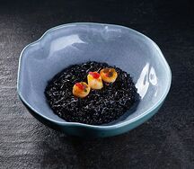 Ризотто неро с гребешком