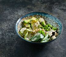 Боул с киноа, авокадо и тыквой