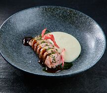 Свиная грудинка с гратеном из корнеплодов