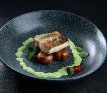 Филе трески с битым картофелем и кисло-сладким соусом