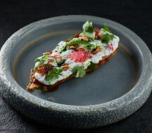 Хрустящий баклажан с дзадзики