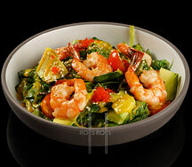 Салат с жареными креветками