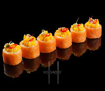 Ролл с лососем и манго