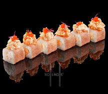 Ролл в маменори с тартаром из тунца и краба с креветкой темпура