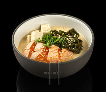 Сливочный мисо суп с лососем