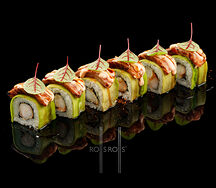 Ролл никкей из креветки темпура, лосося татаки и авокадо