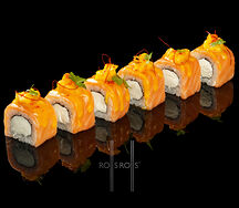 Ролл с лососем и сливочным сыром