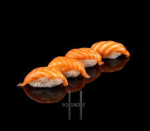 Суши с лососем