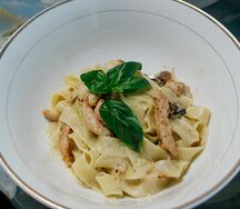 Феттуччине с курицей и грибами