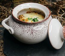 Свинина в горшочке с овощами