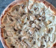 Пицца с цыпленком и грибами