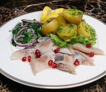 Селёдка с картофелем и луком