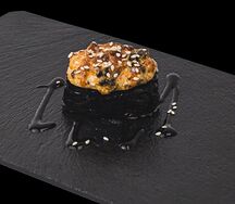 Запеченное суши с угрем спайси