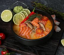 Том ям с морепродуктами