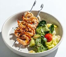 Якинику- креветки на гриле с овощным салатом