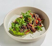 Салат теплый с копченой говядиной BBQ