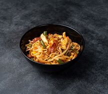 Удон с курицей и беконом