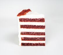 Кусочек торта Красный бархат