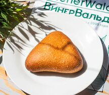 Пирожок печеный с капустой