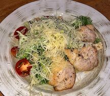 Салат Цезарь с курицей