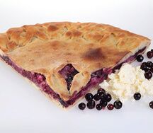 Осетинский пирог с творогом и черникой