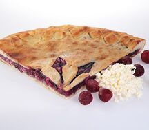 Осетинский пирог с творогом и вишней