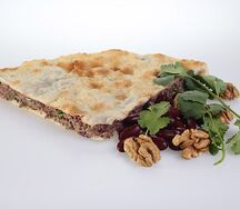 Осетинский пирог с фасолью, грецким орехом и кинзой