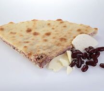 Осетинский пирог с фасолью и сыром