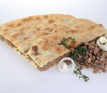Осетинский пирог с печенью говяжьей и солеными огурцами