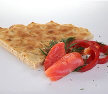 Осетинский пирог с семгой и овощами