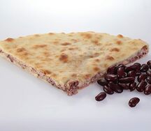 Осетинский пирог с фасолью и жареным луком