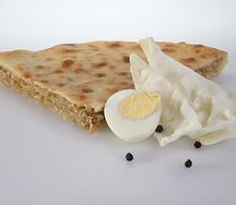 Осетинский пирог с капустой, яйцом и жареным луком