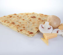 Осетинский пирог с сыром, картофелем и грибами
