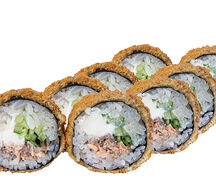 Жареный ролл с лососем