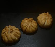 Жареные хинкали с курицей и грибами 